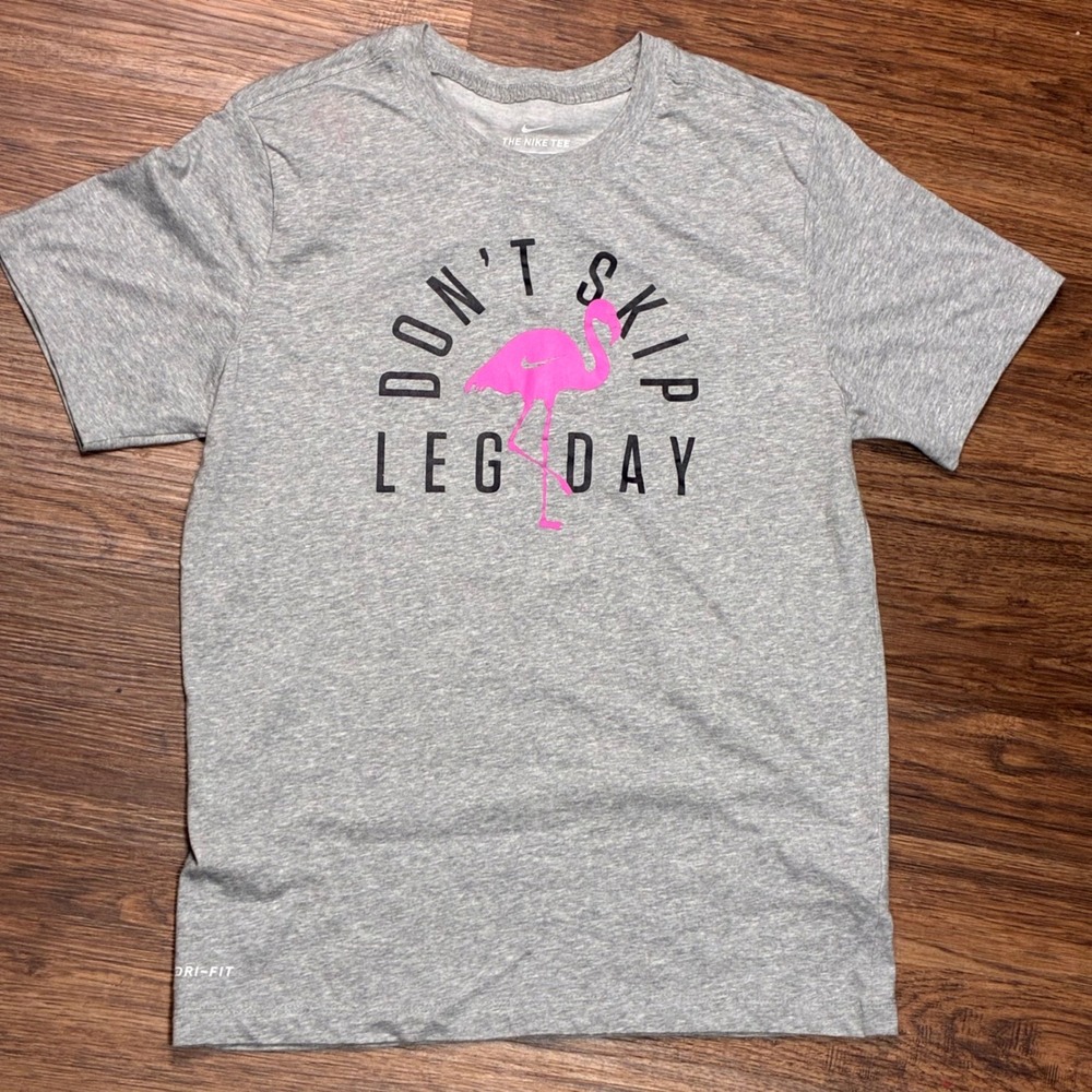 Nike Dri-FIT Don't Skip Leg Day Flamingo Graphic T-Shirt Gray Men's Small S